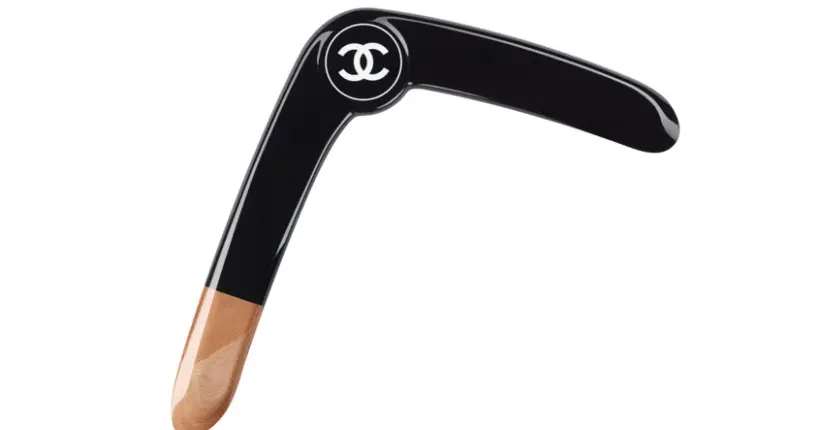 Ce boomerang de luxe signé Chanel fait polémique sur le Web