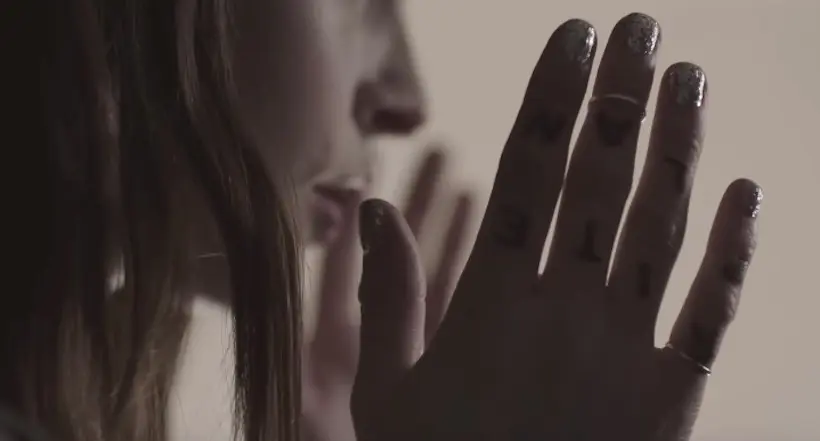 Kristen Stewart réalise le clip délicat de Chvrches en soutien au planning familial américain