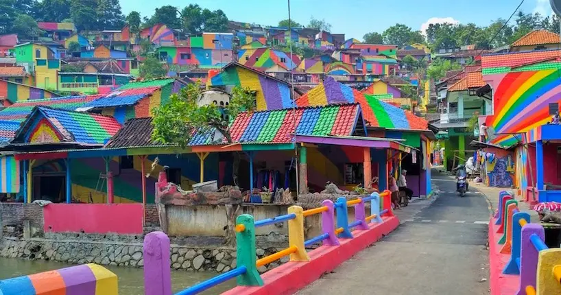 En images : les maisons colorées de Kampung Pelangi en Indonésie