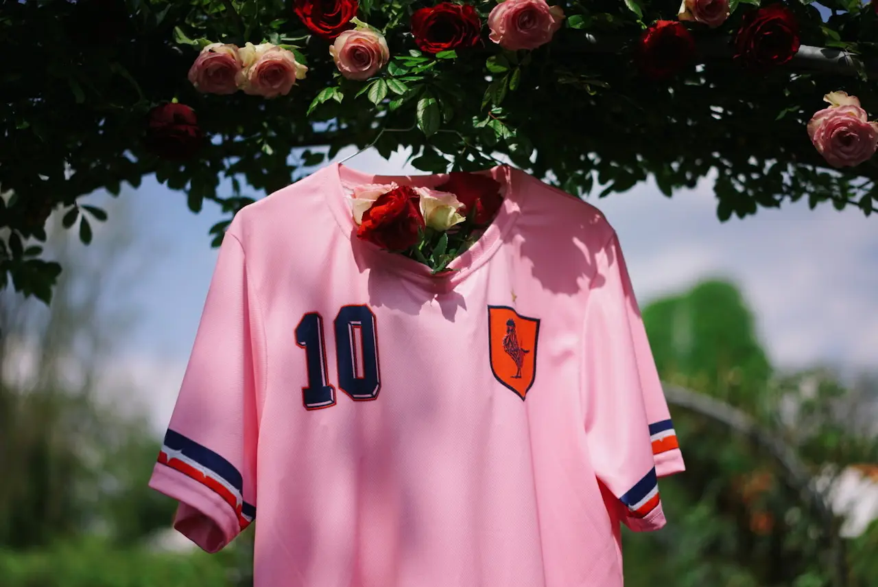 En images : “La vie en rose”, ou le maillot magnifique créé pour célébrer Zizou