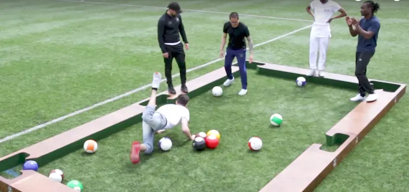 Vidéo : avec les Youtubeurs Powe et Logan de la S3, Diaz a testé le foot-billard !