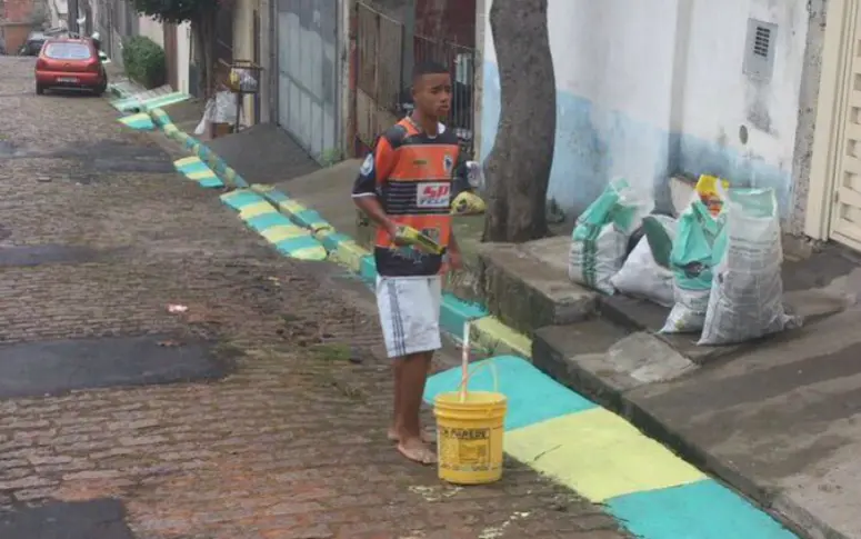 En images : Gabriel Jesus dévoile des photos de lui ado en train de peindre les rues de Sao Paulo