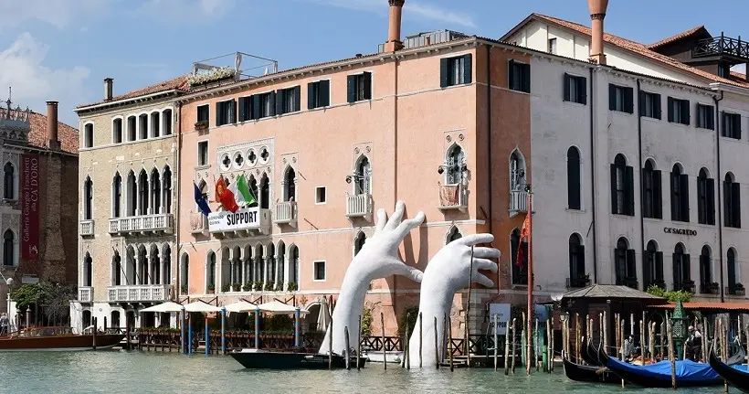 Métaphore de la montée des eaux, cette œuvre d’art menace d’engloutir Venise