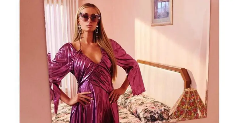 Notre bimbo des années 2000, Paris Hilton, revient dans une vidéo hilarante
