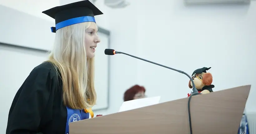 Une université belge a demandé à ses étudiantes de porter “un joli décolleté” à leur remise de diplôme