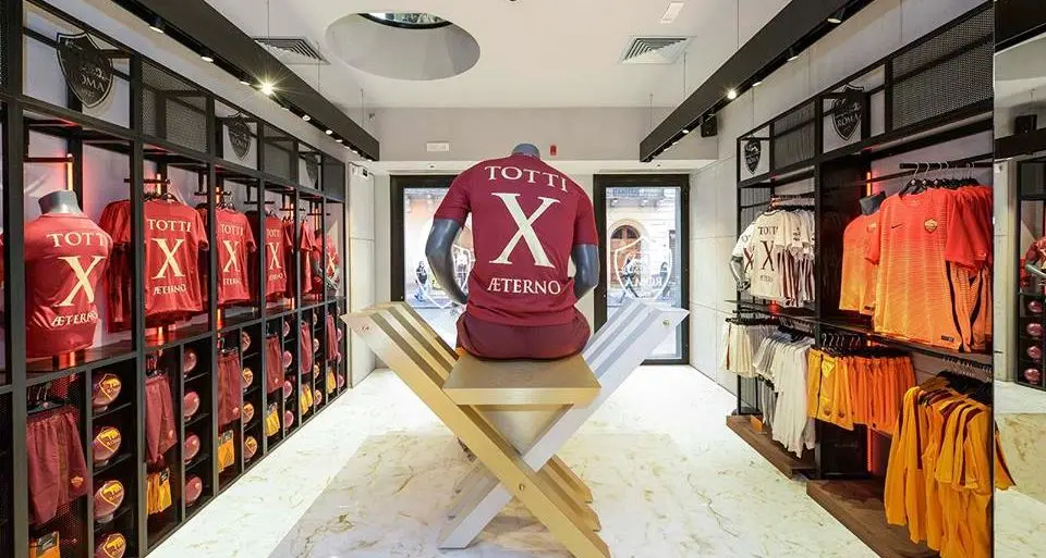 En images : la Roma a rendu hommage à son légendaire capitaine avec un maillot très spécial
