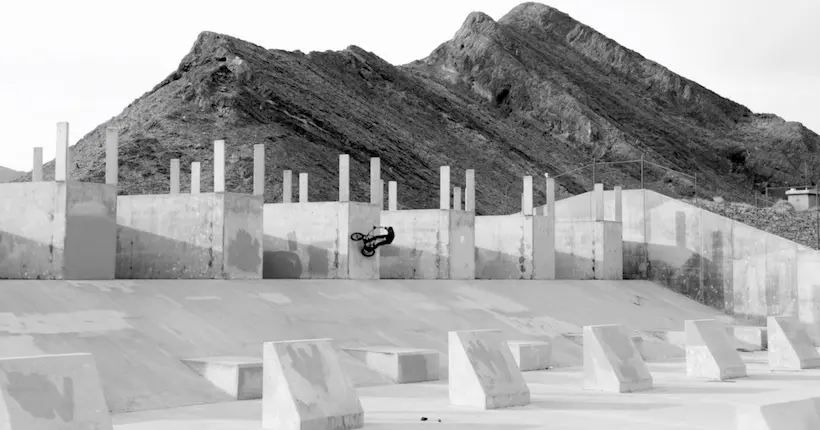 Vidéo : à la conquête de l’architecture brutaliste avec le rider Brandon Semenuk