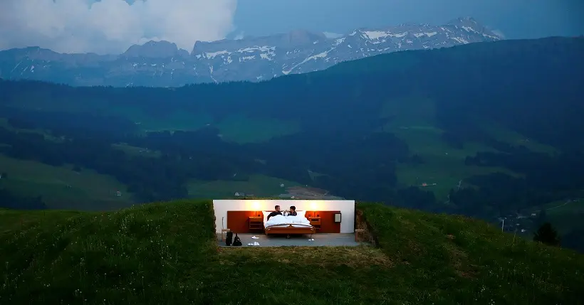 Cet hôtel éphémère “zéro étoile” propose une suite en plein air au cœur d’une vallée suisse