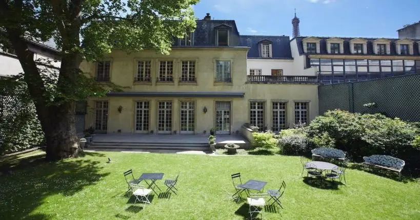 Ciné en plein air, DJ sets et concerts : un hôtel particulier de Paris vous ouvre ses portes cet été
