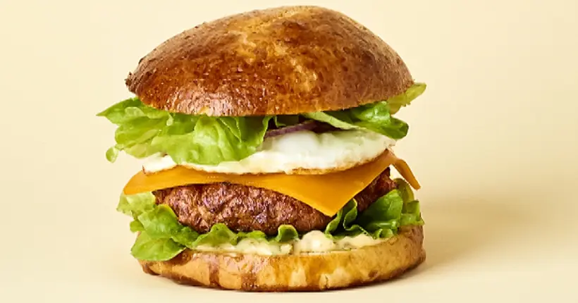 Vidéo : un burger façon fricadelle pour l’accord parfait à la belge