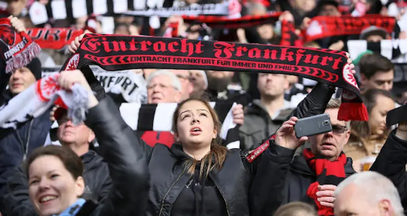 Pour augmenter la capacité de son stade, l’Eintracht Francfort veut remplacer des loges par des places debout