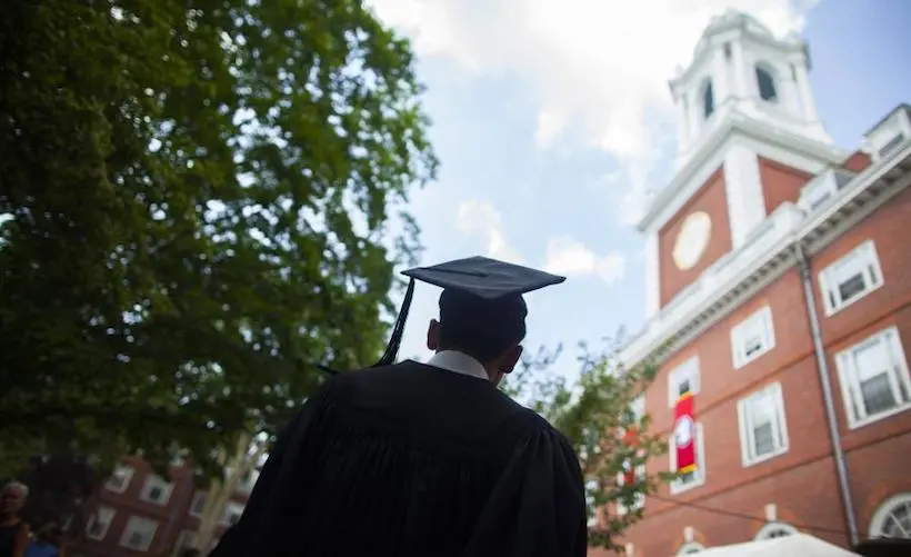 À cause d’une conversation Facebook offensante, Harvard révoque dix étudiants admis