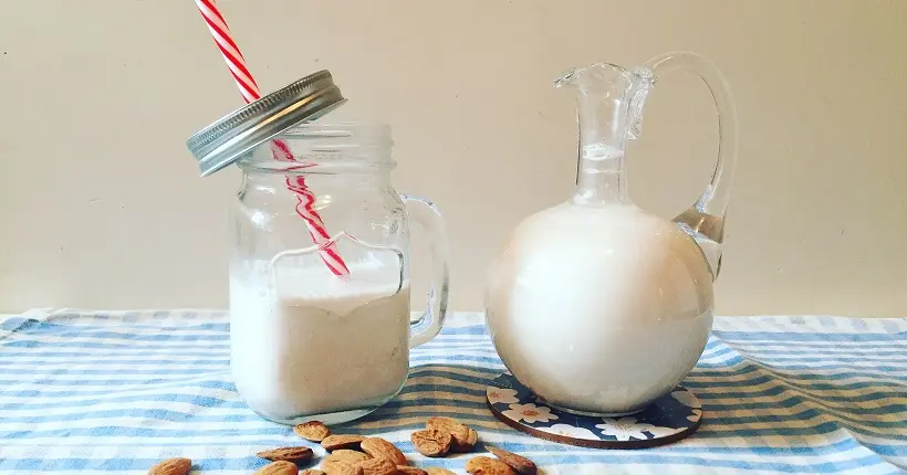 La recette hyper facile du lait d’amande maison (et zéro déchet)