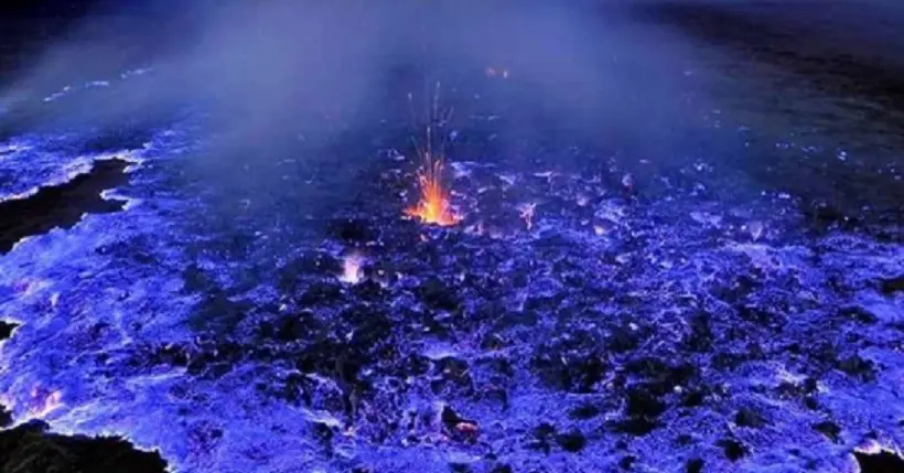 20 000 lieux sur la Terre : le lac acide et la lave bleue du volcan Kawah Ijen en Indonésie