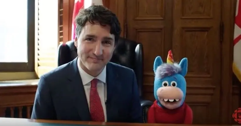 Vidéo : Justin Trudeau fait tranquillement un câlin à une licorne