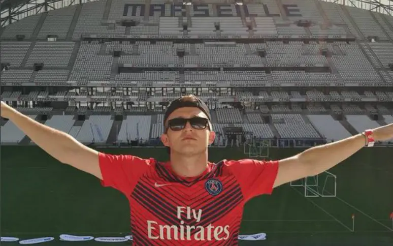 Le troll ultime de Vald qui tourne son clip avec un maillot du PSG… au stade Vélodrome
