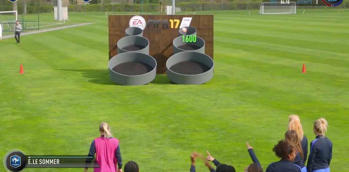 Vidéo : les Bleues ont testé le bucket challenge de FIFA 17 dans le vraie vie