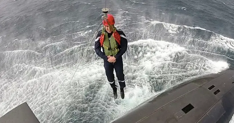 Vidéo : quand Macron visite le même sous-marin qu’Hollande cinq ans après