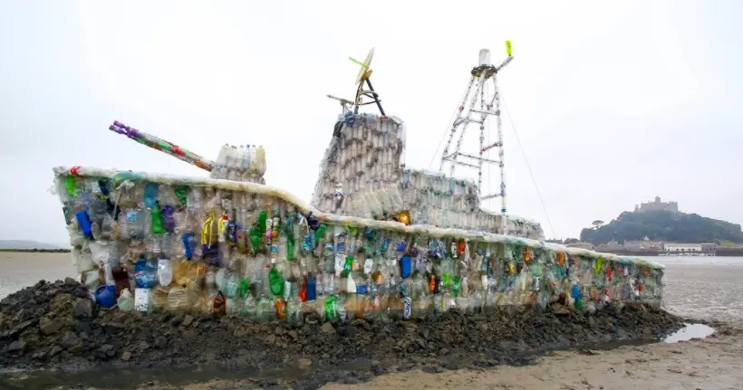 Guerre contre les déchets : des activistes écolos ont construit un navire en plastique