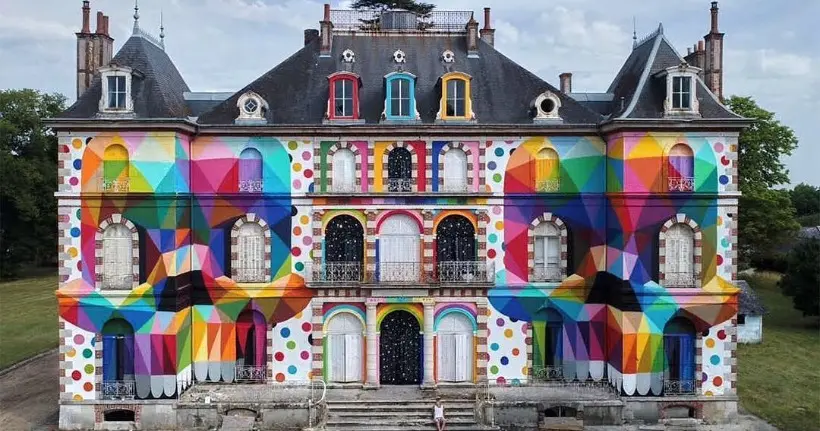 Le pop art s’invite sur la façade d’un château français du XIXe siècle