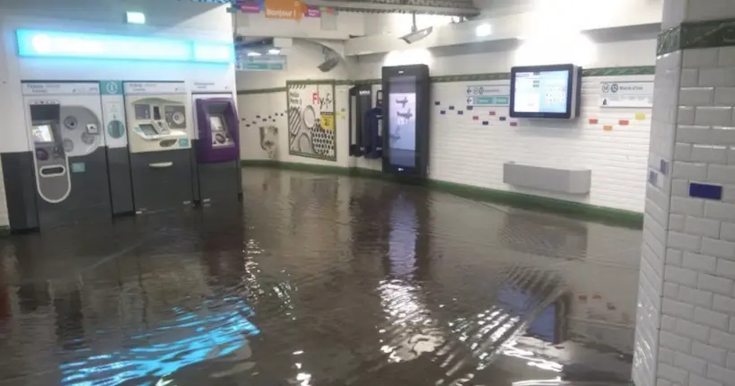 En images : les photos du métro parisien inondé