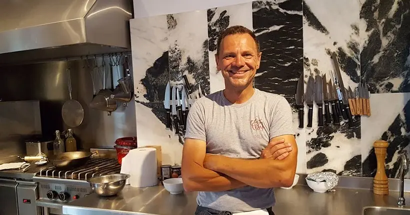 Le globe-cooker Fred Chesneau ouvre son premier restau sur l’île de Paros en Grèce