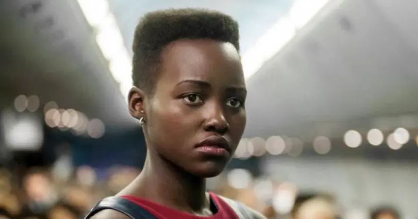 Vidéo : déguisée en Power Ranger, Lupita Nyong’o s’éclate incognito à la Comic-Con