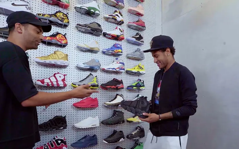 Vidéo : Neymar trouve chaussure à son pied dans un épisode de “Sneaker Shopping”