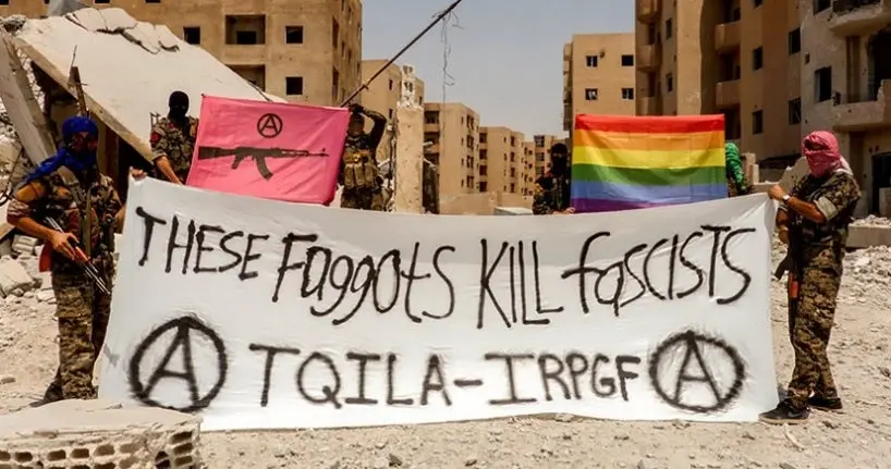 “Queer Insurrection” : la première unité armée LGBTQ+ qui combat l’État islamique en Syrie