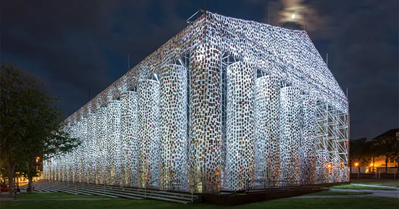 Une artiste rassemble 100 000 ouvrages censurés pour ériger un Parthénon là où les nazis brûlaient des livres