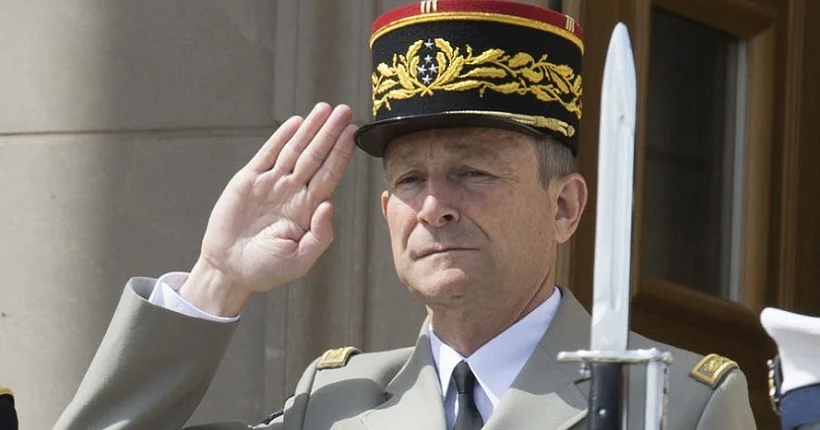 Le chef d’état-major des armées Pierre de Villiers rend les armes après son altercation avec Emmanuel Macron