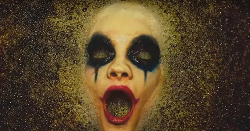 Une compilation des 14 teasers d’American Horror Story: Cult à en perdre la raison