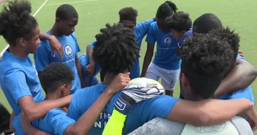 À travers le football, ces jeunes migrants du Bronx tentent d’oublier la réalité