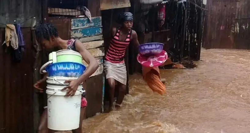 Au moins 300 morts dans de violentes inondations en Sierra Leone