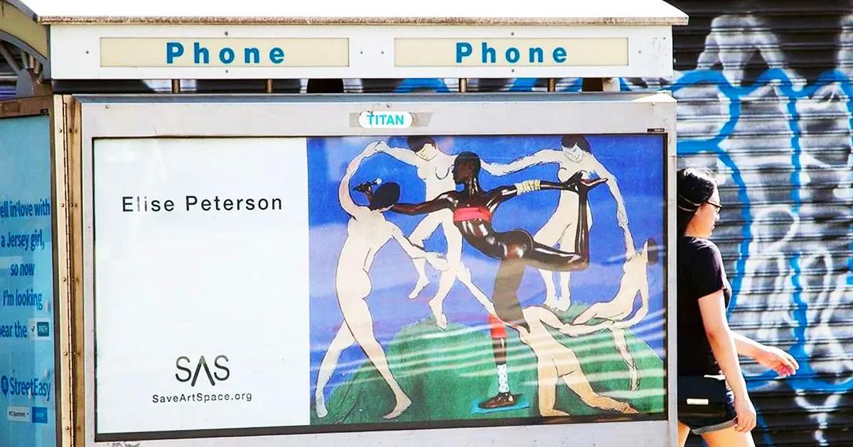 Aux États-Unis, une asso remplace les affiches publicitaires par les œuvres d’artistes émergents