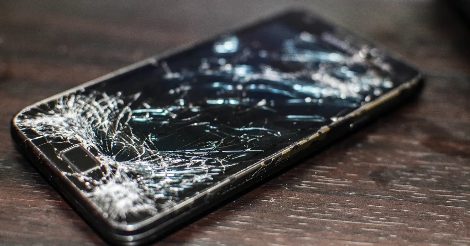 Motorola planche sur un écran de smartphone qui se répare tout seul