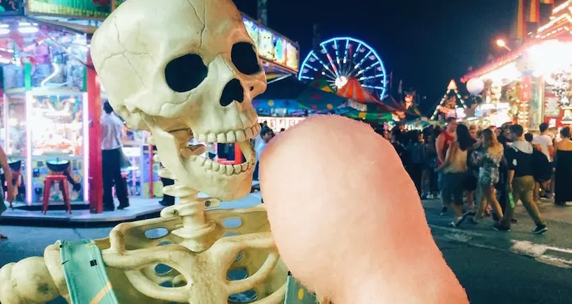 Suivez les aventures de Skellie, le squelette le plus populaire d’Instagram