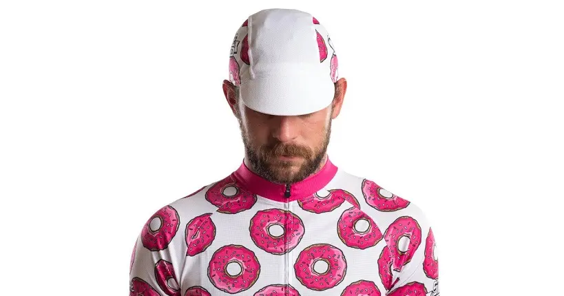 #NEED : la collection d’accessoires de cyclisme à l’imprimé donut des Simpsons