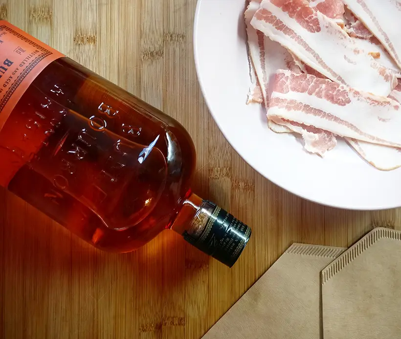 Tuto : comment infuser une bouteille de bourbon au bacon