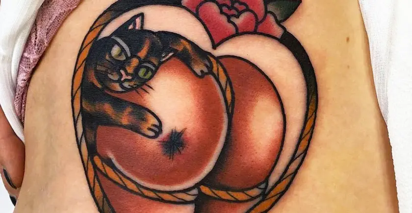 Iris Lys, la tatoueuse qui vous propose de sceller l’union avec votre chat