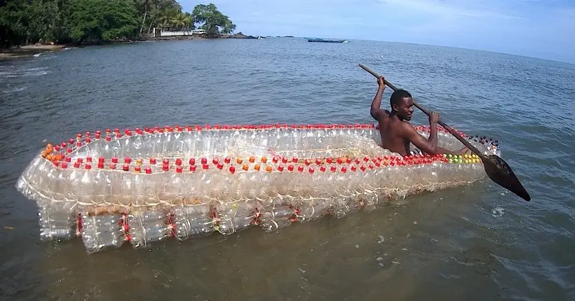 Cette association camerounaise fabrique des pirogues à partir de bouteilles en plastique usagées