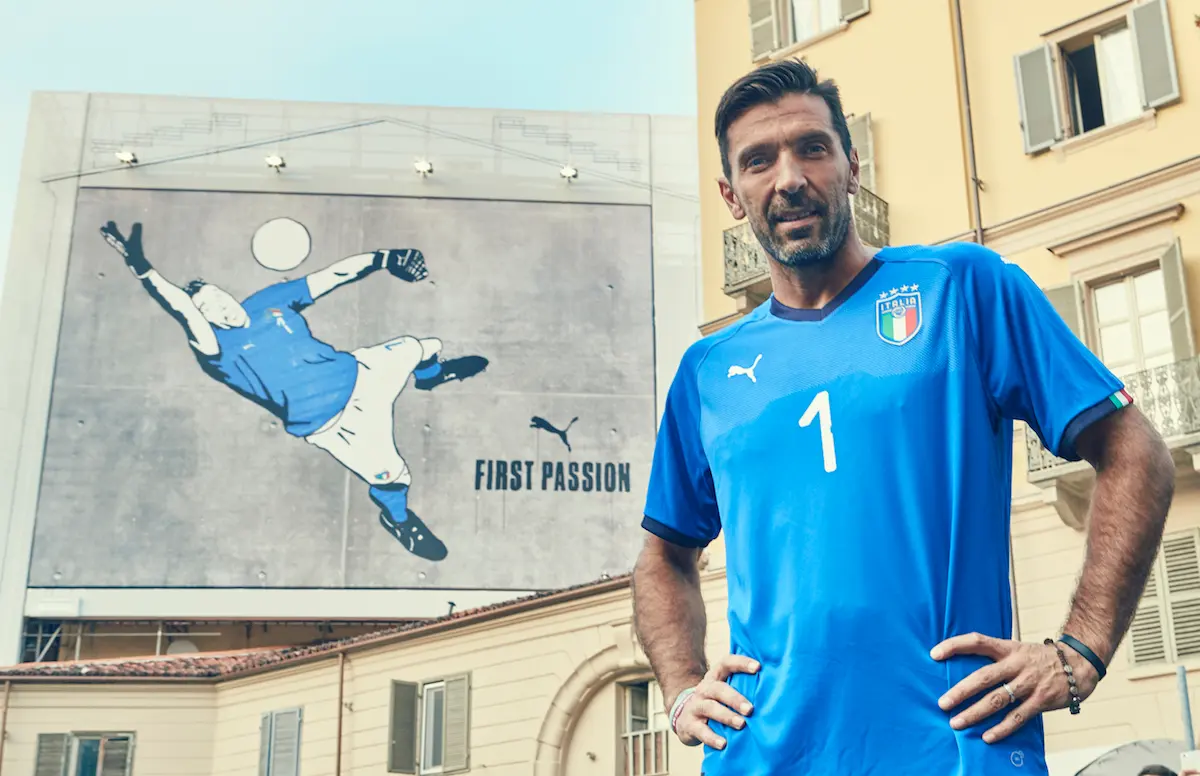 Gianluigi Buffon aura l’honneur de porter seul le nouveau maillot de l’Italie face à la Macédoine