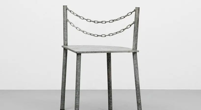 La créatrice de Comme des Garçons a designé des meubles minimalistes et les expose à Paris