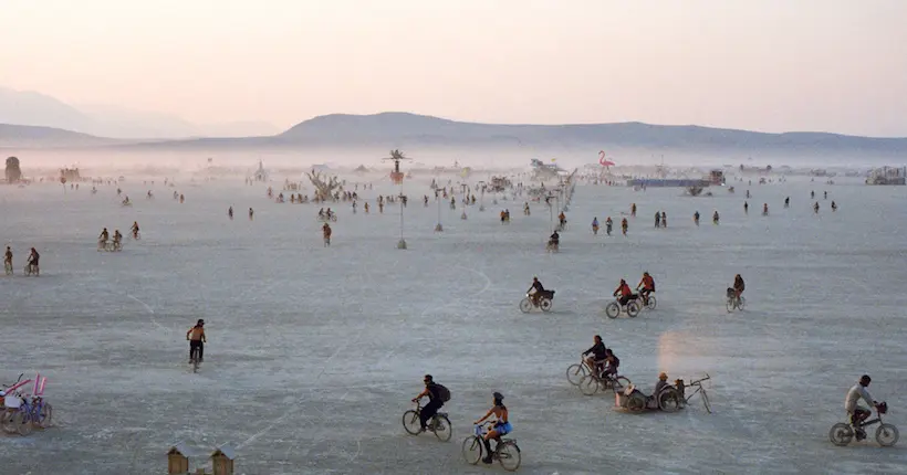 Burning Man immortalisé à l’argentique par Lou Stymes
