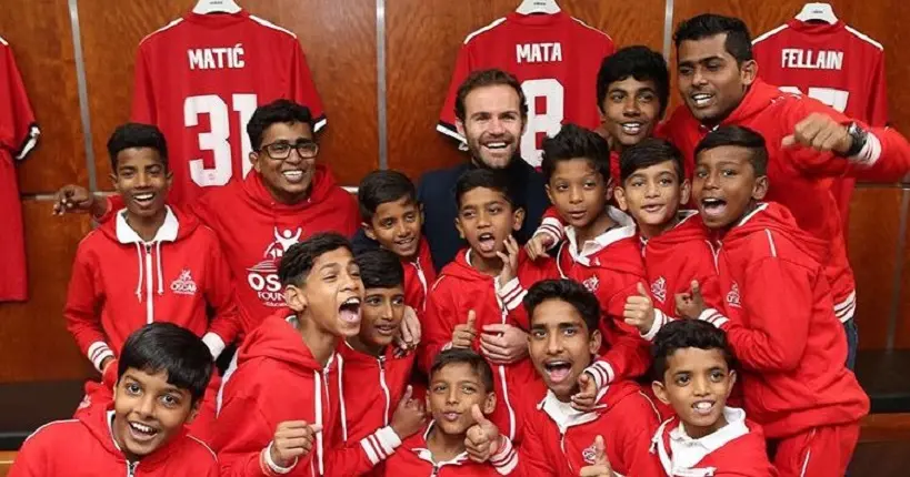 Juan Mata invite des jeunes de Bombay pour une visite guidée d’Old Trafford