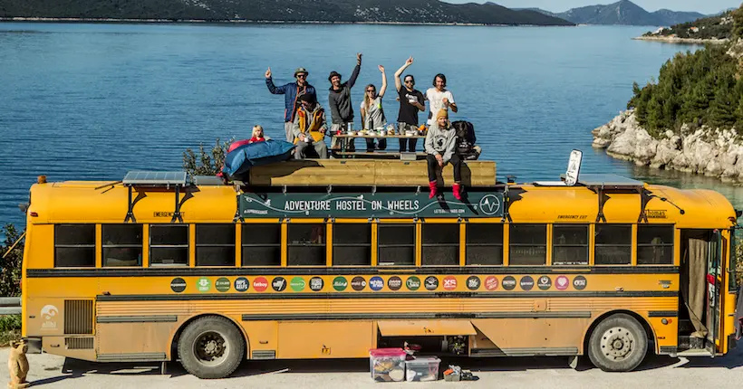À bord de leur bus, les rideurs du film In Gora nous plongent dans un road trip émouvant