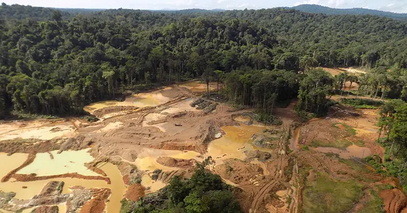Guyane : Macron soutient le projet minier “Montagne d’or” au cœur de la forêt amazonienne