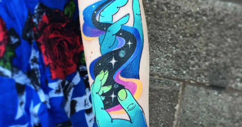 Entrez dans l’univers chimérique et coloré des tatouages de Martyna Popiel