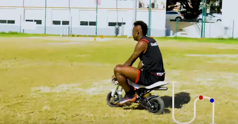 Vidéo : quand Super Mario Balotelli teste Mario Kart… sur un terrain de foot