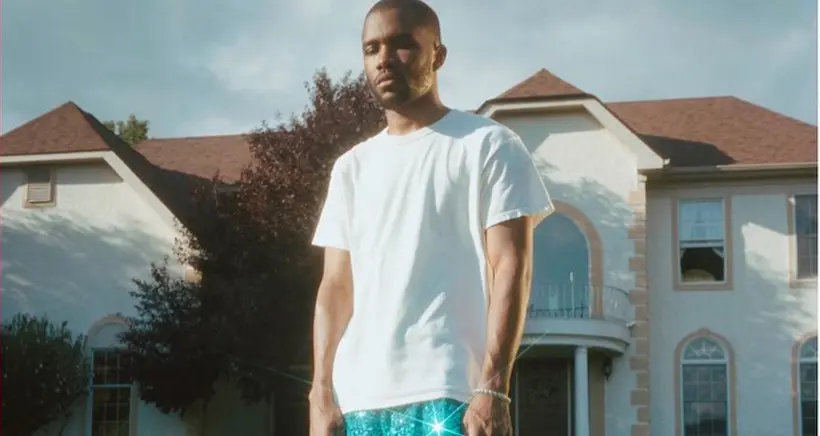 Frank Ocean casse les codes du hip-hop en jupe à paillettes sur la couv’ de 032c, signée Petra Collins